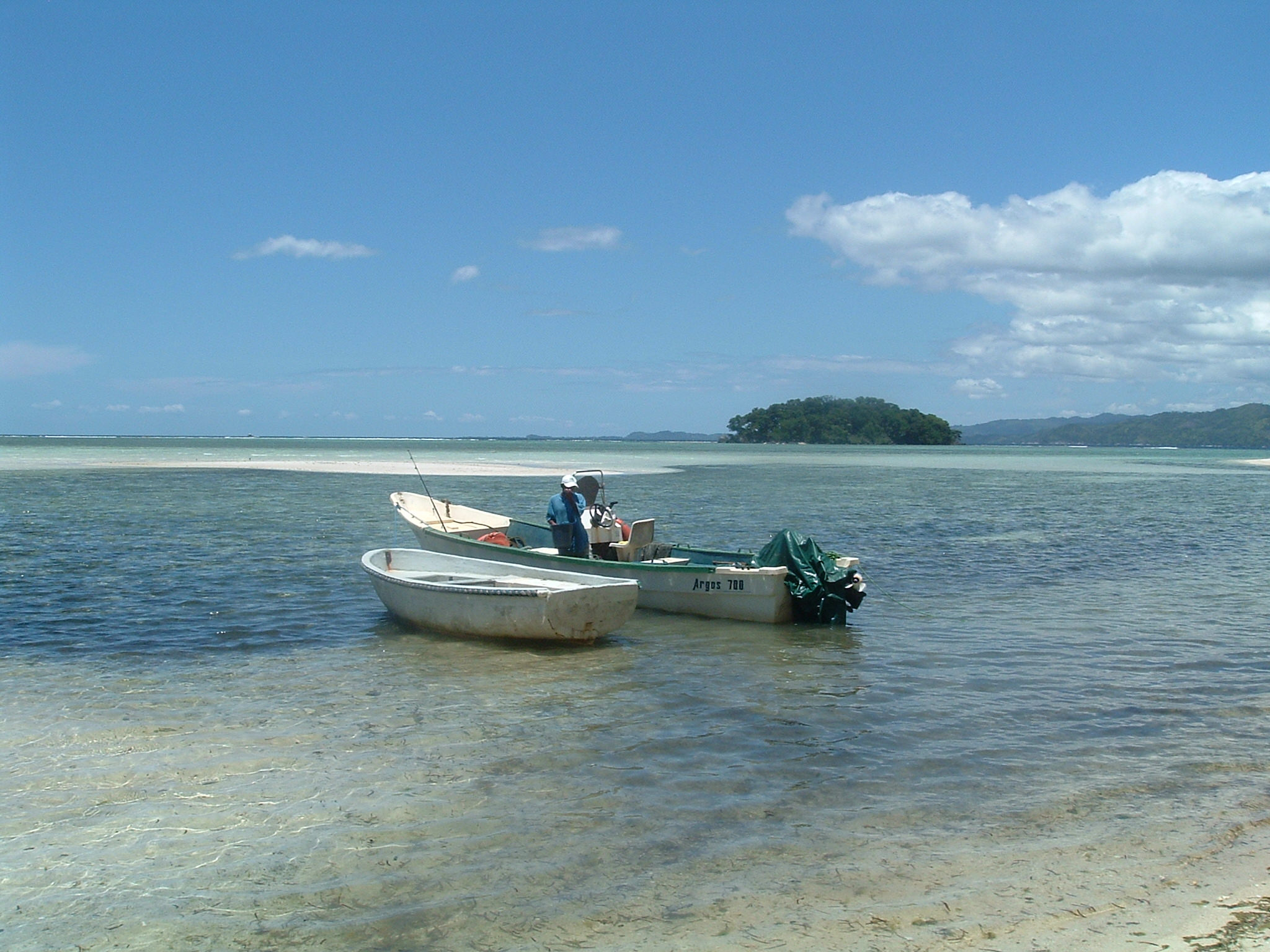 bateau accosté madagascar Office Régional du Tourisme de Nosy Be